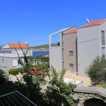 Apartments By The Sea Okrug Gornji, Ciovo - 8625 * Trogir