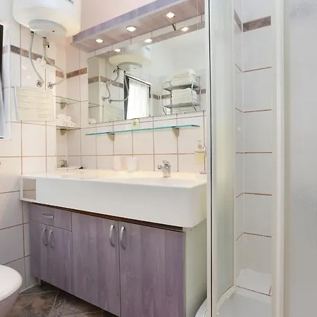 Apartments By The Sea Okrug Gornji, Ciovo - 8625 Apartman *