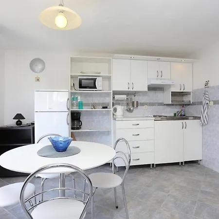 Apartments By The Sea Okrug Gornji, Ciovo - 8625