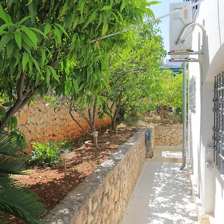 Apartments By The Sea Okrug Gornji, Ciovo - 8625